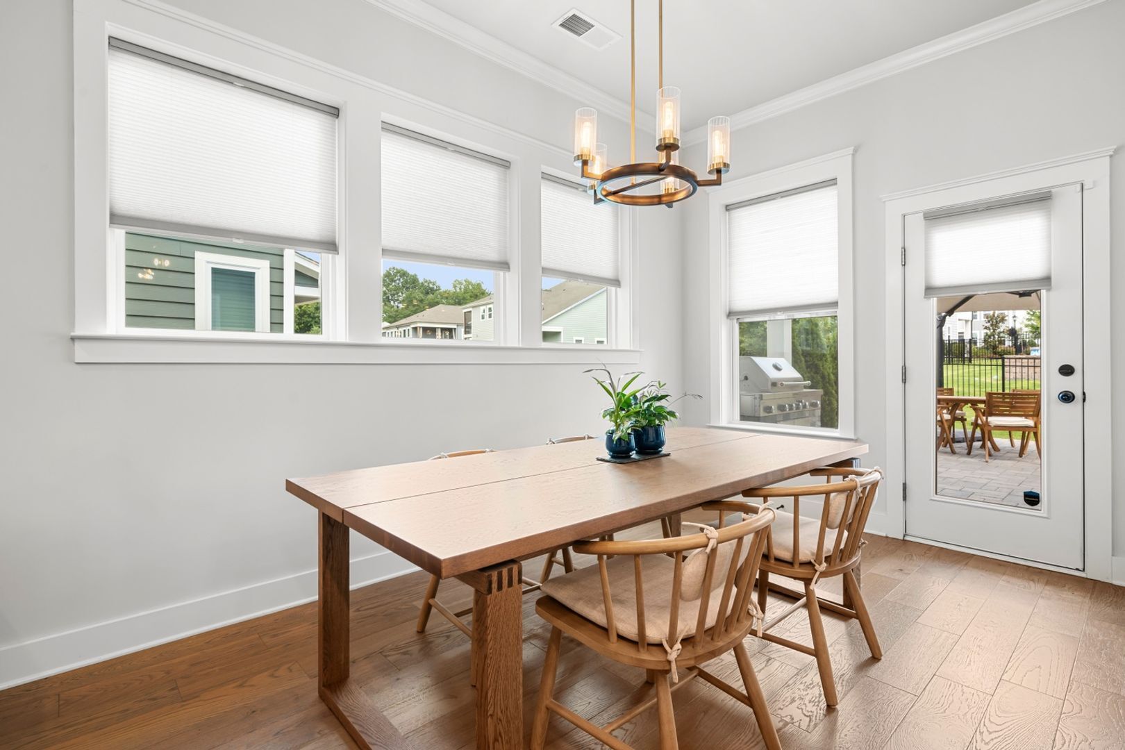 Building Photo - 2506 Lola Ave