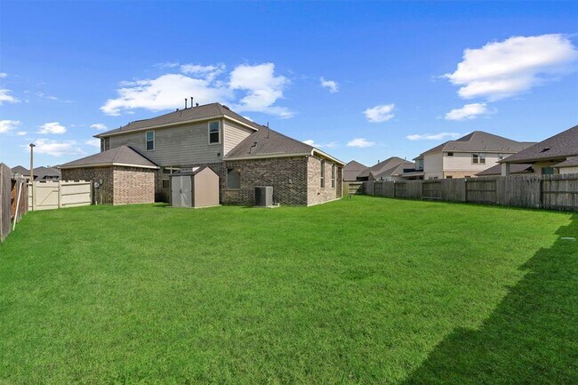 Building Photo - 17040 Shy Leaf Ct