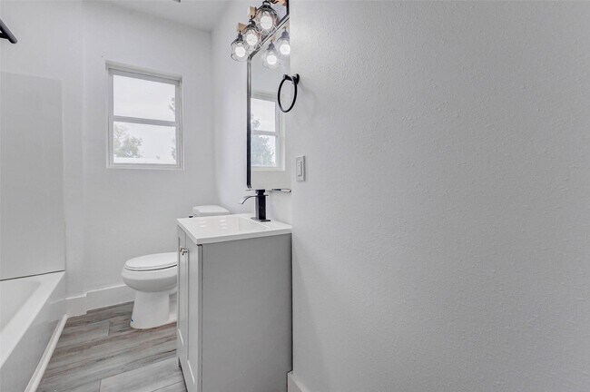 Building Photo - 8505 Denby St