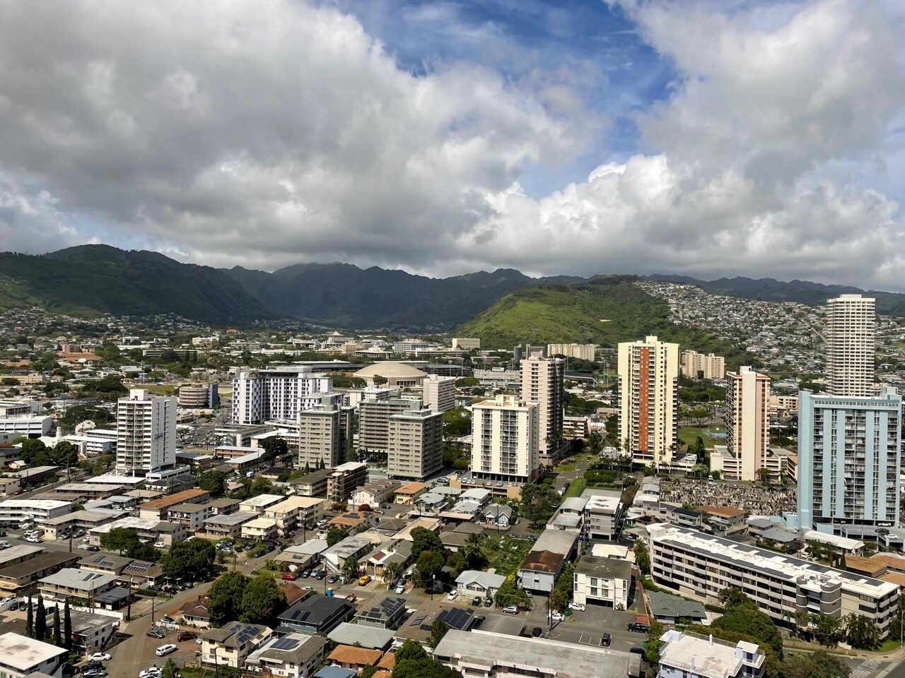 Building Photo - 2499 Kapiolani Blvd