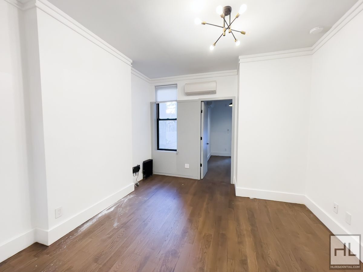 Building Photo - Carroll Gardens 3-Bed 1 Bath