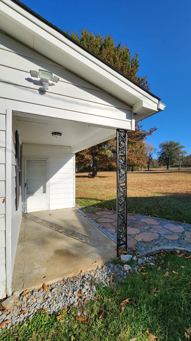 Building Photo - 5930 S New Hope Rd