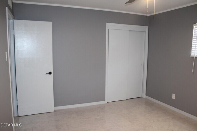 Building Photo - 1507 Dennis Cir