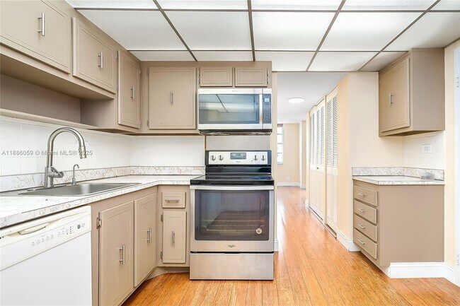 Building Photo - 250 174th St