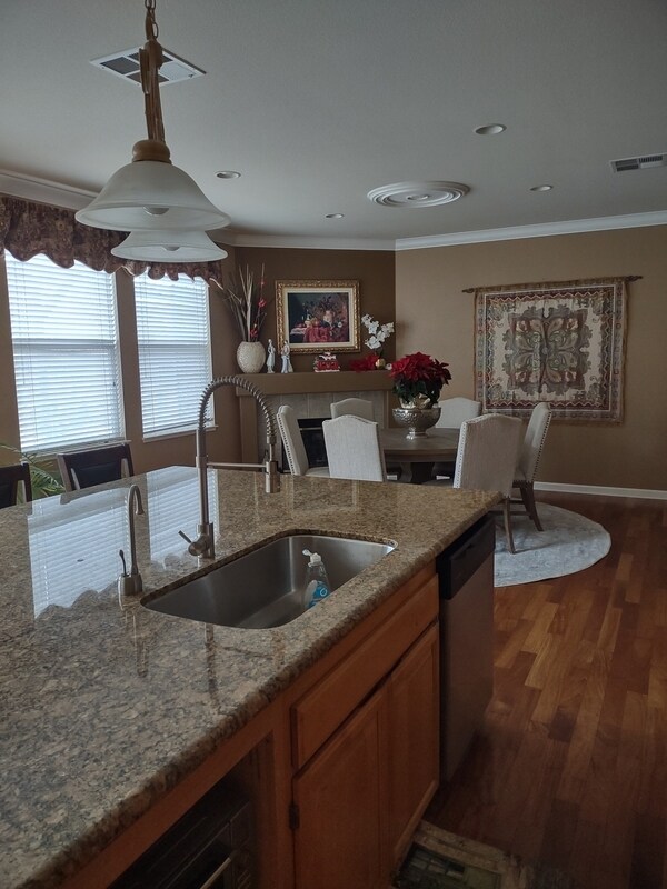 Building Photo - 1122 Mitchell Ln