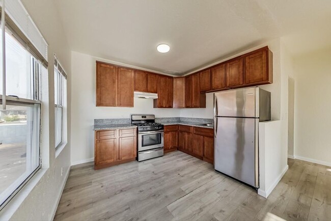 Building Photo - Updated Apartment near BART - 1 Month Free!