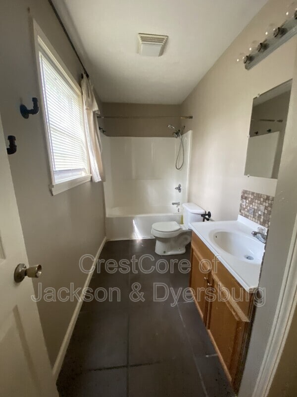 Building Photo - 129 Wheatley Dr