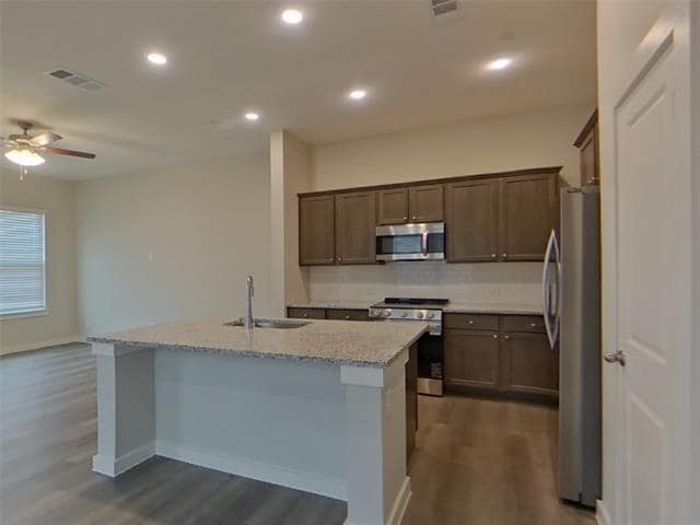 Building Photo - 321 Lincoln Cir