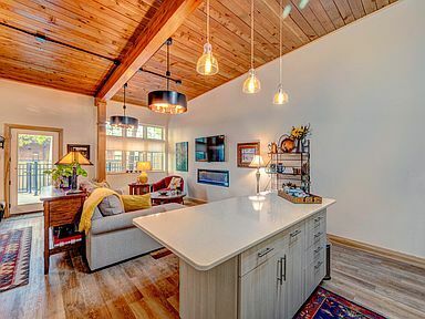 Building Photo - 1300 Burton St