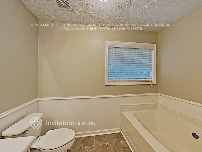 Building Photo - 1045 Hunters Oak Trail