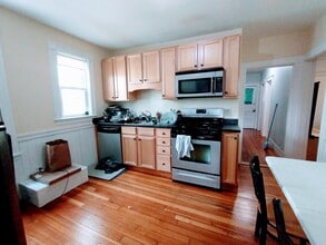 Building Photo - 86 Conwell Ave