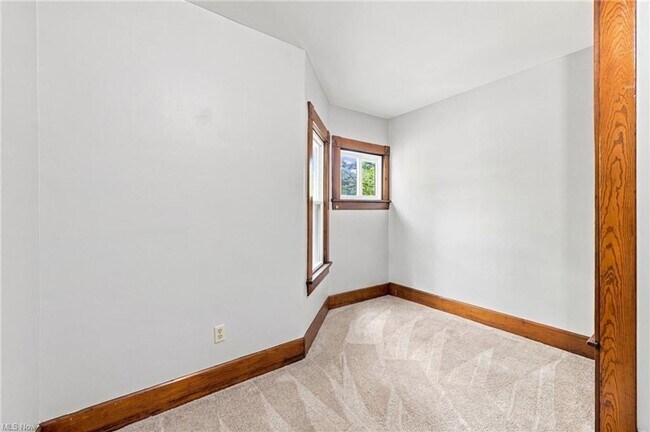 Building Photo - 1301-1303 Castle Ave