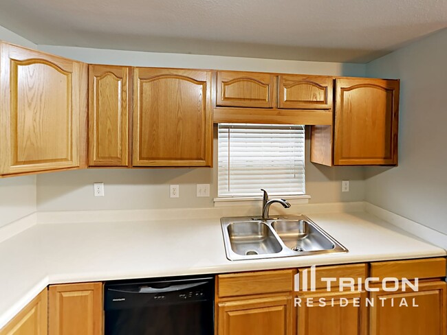 Building Photo - 928 Webb Dr