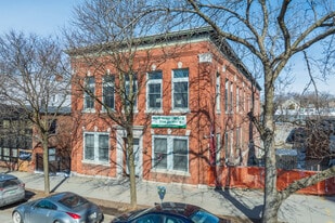 Building Photo - 260 College St