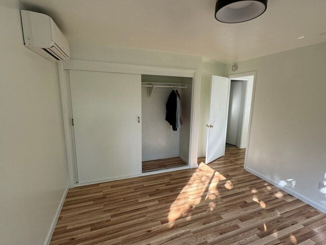 Building Photo - Charming 1 Bedroom Apartment in Seattle - ...