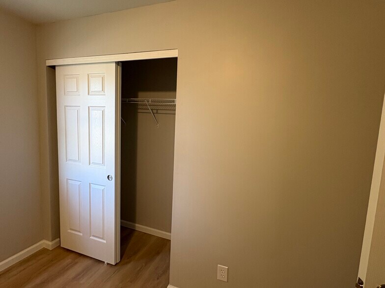 Building Photo - 663 Gibbard Ave