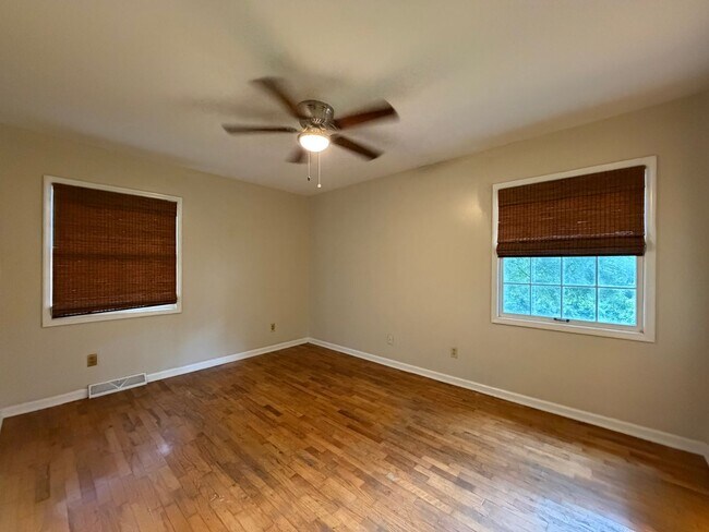 Building Photo - 19 Briarcliff Rd