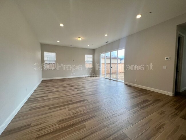 Building Photo - 3002 Pinnacles Wy
