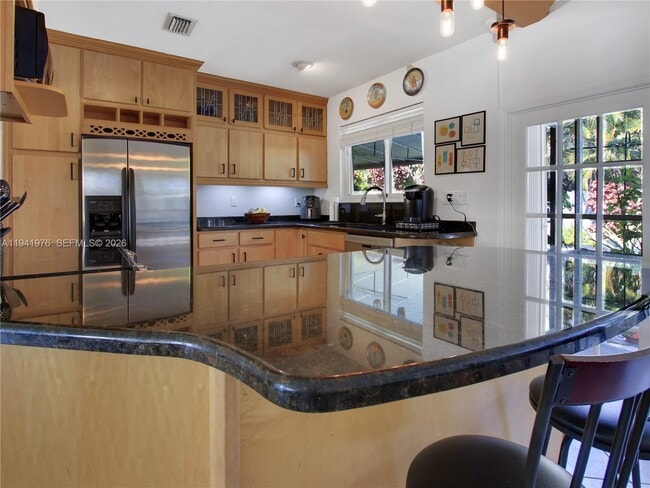 Building Photo - 1561 NE 47th St