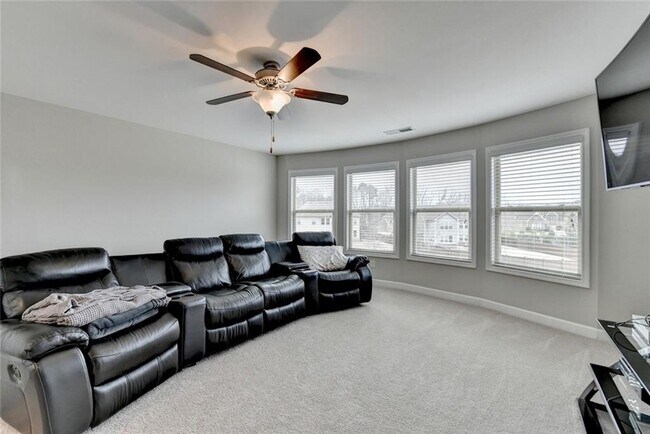 Building Photo - 5525 Nesmith Ct