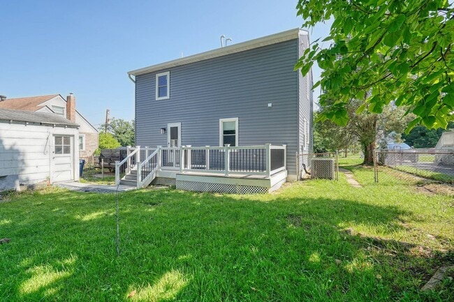 Building Photo - 112 Fox Way