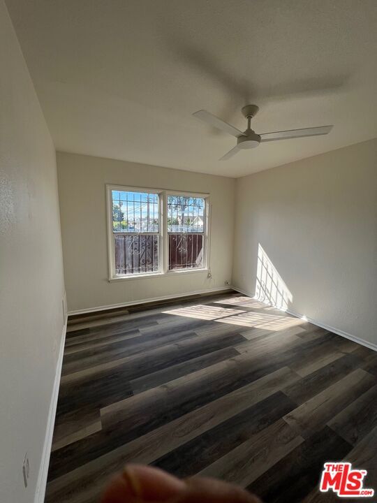 Building Photo - 1104 W 93rd St