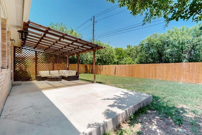 Building Photo - 2508 Willow Way