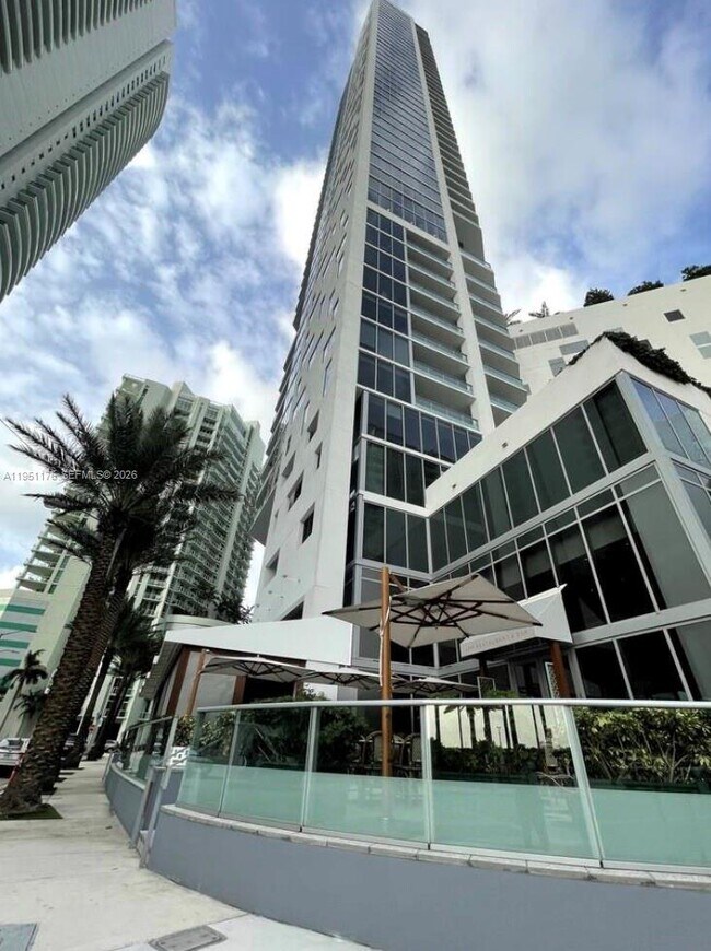 Building Photo - 1300 Brickell Bay Dr
