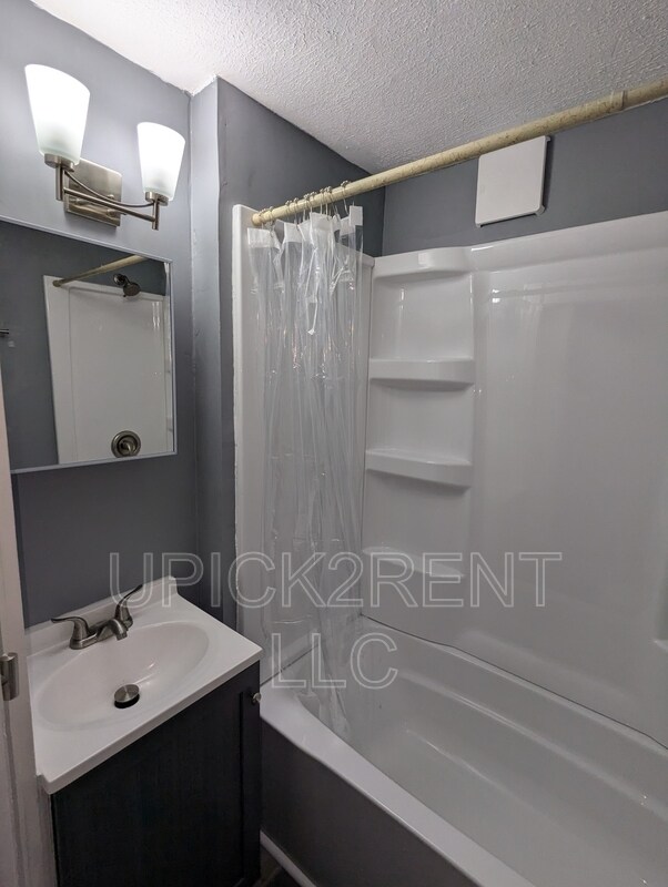 Building Photo - 338 N Columbus St