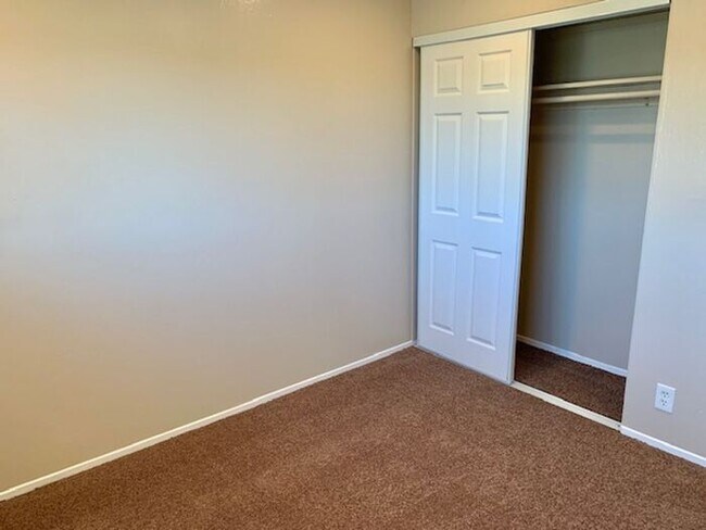Building Photo - 4 bed 1.5 bath House in Richmond -- AVAILABLE NOW !!