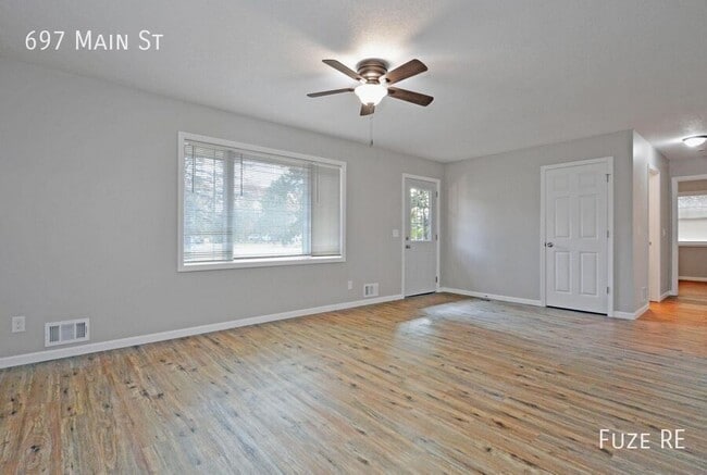 Building Photo - 697 Main St