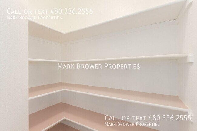 Building Photo - 1462 W. Roadrunner Dr.