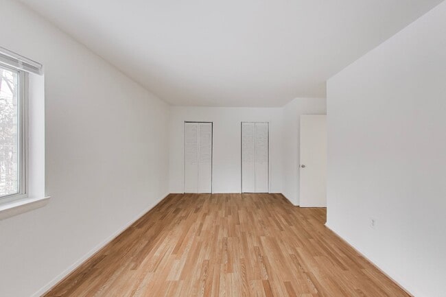 Building Photo - 2BD/1BA in Bethesda Park - Feeds to WJ HS - ALL Utilities Included