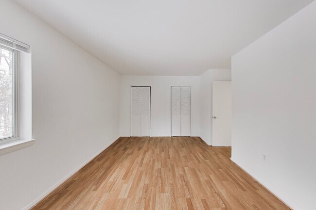 Building Photo - 2BD/1BA in Bethesda Park - Feeds to WJ HS - Great location - Close to Walter Reed & METRO