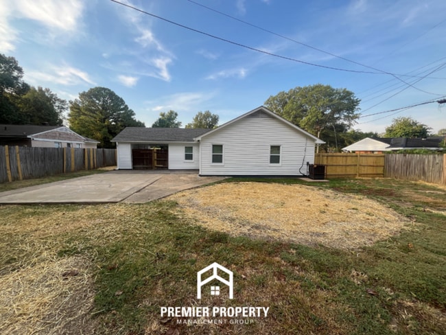 Building Photo - 3034 Clarendon Rd