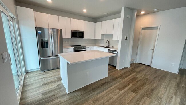 Building Photo - 4 BED/2.5 BATH HOME in Hoopili - Garage & ...