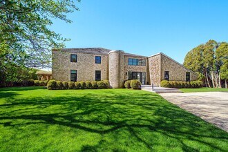 Building Photo - 811 Halsey Ln