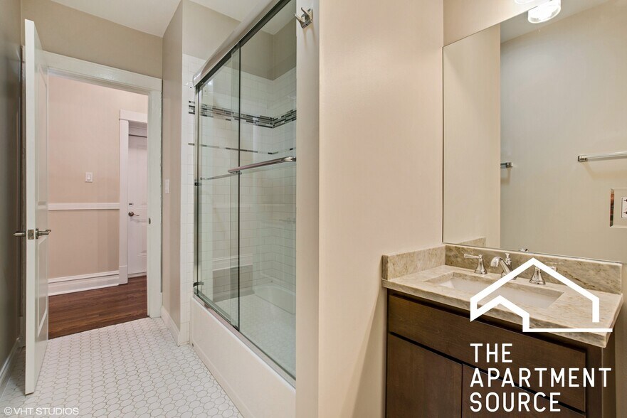 Building Photo - 1804 N Sheffield Ave