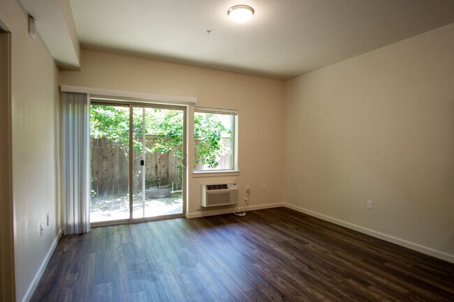 Building Photo - Great Modern 1 Bedroom in Sellwood w/ W&D + Private Patio