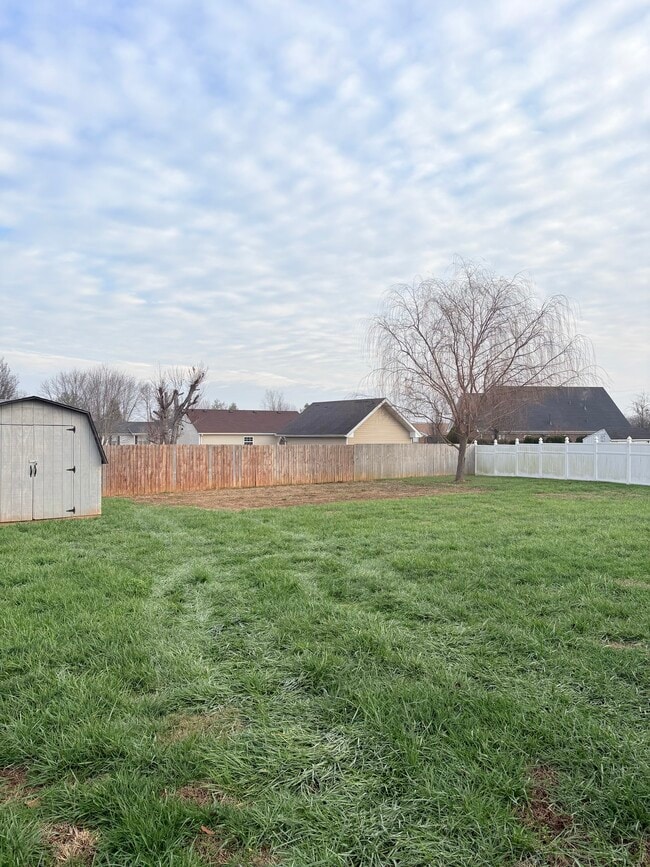 Building Photo - 567 Aries Ct