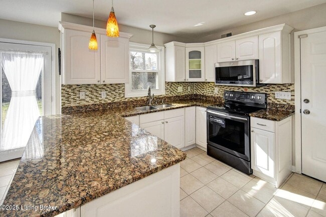 Building Photo - 1102 Blackthorn Rd