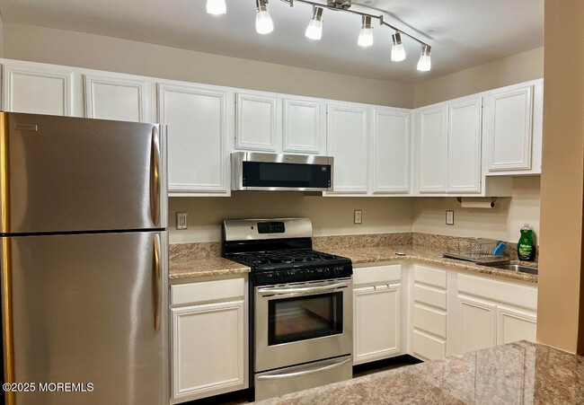 Building Photo - 102 Wedgewood Cir