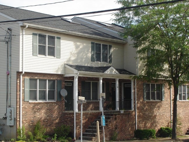 Building Photo - Townhouse Style Dupex in Harrison 3 Bedroo...