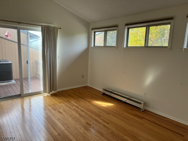Building Photo - 16 Buchanon Ct