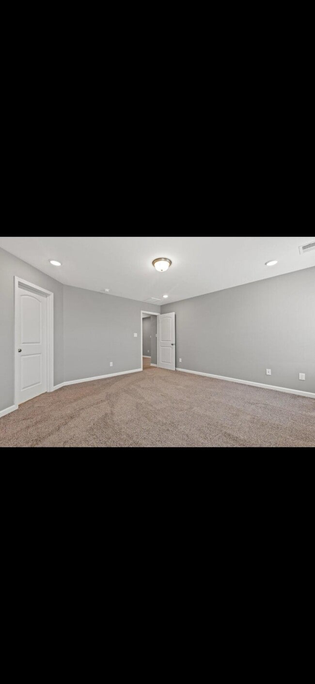 Building Photo - 348 Pageant Dr