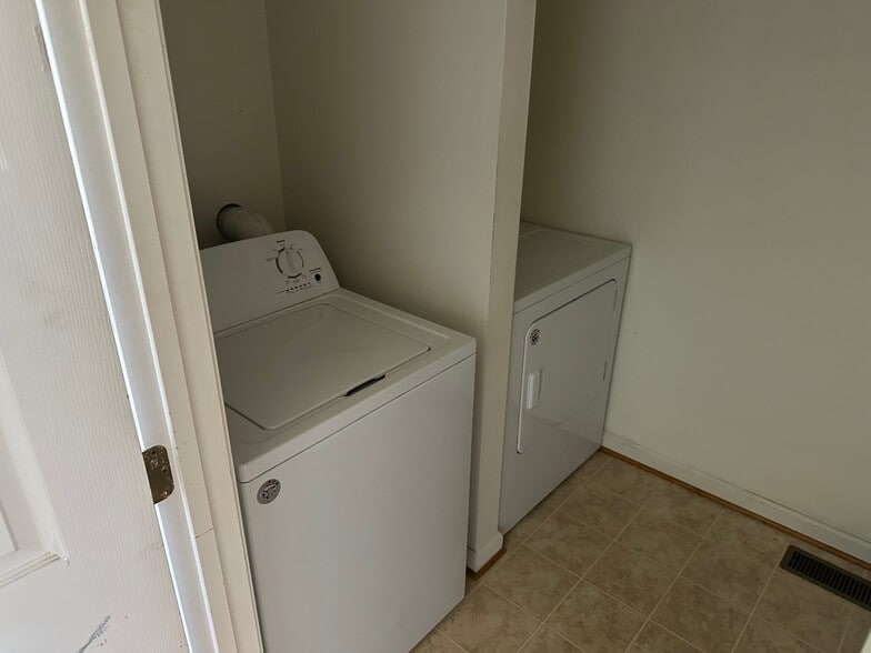 Building Photo - 91 Fuzzy Tail Dr