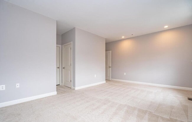 Building Photo - 1354 Monroe St NW