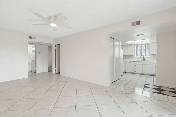 Building Photo - 1201 S McClintock Dr