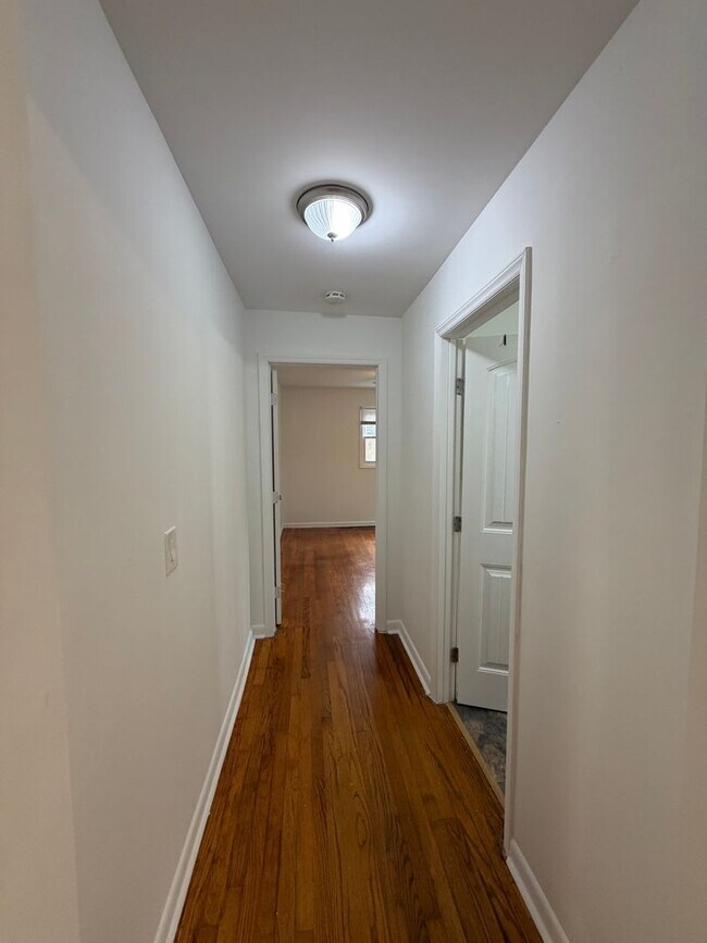 Building Photo - Modern JC Rental Near ETSU + JCMC — Pet Fr...