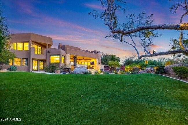 Building Photo - Beautiful custom home with backyard Oasis!